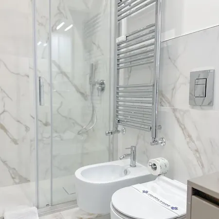 Gioia 67 - 5 Min Dalla Stazione Apartment *