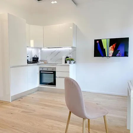 Gioia 67 - 5 Min Dalla Stazione Apartment