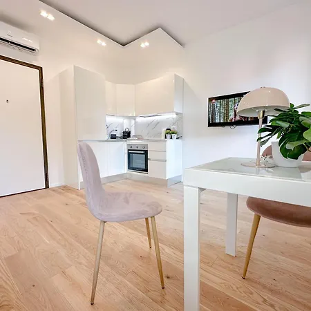 Gioia 67 - 5 Min Dalla Stazione Apartment *