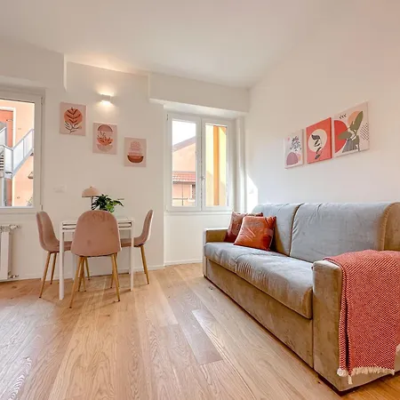 Gioia 67 - 5 Min Dalla Stazione Apartment